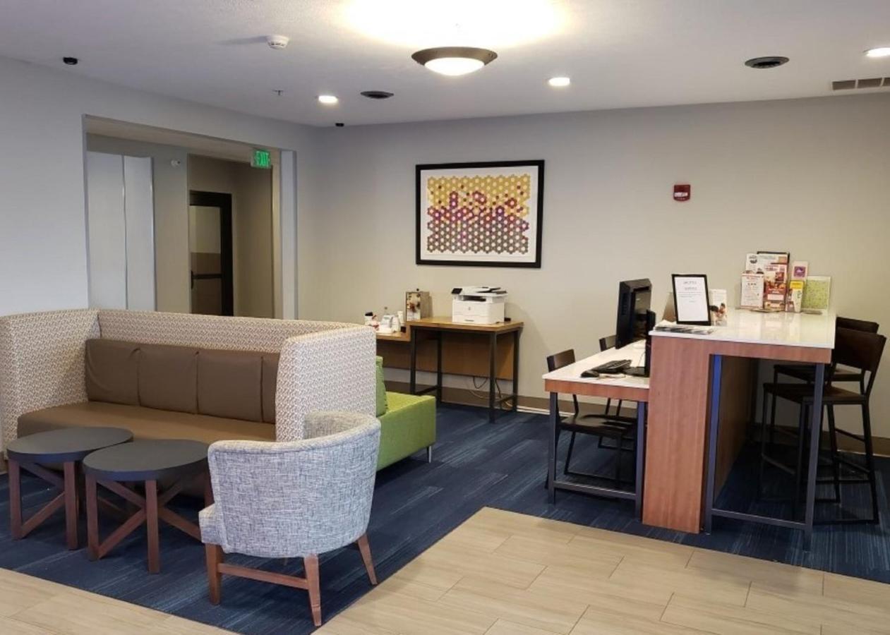 Holiday Inn Express Hotel And Suites Lincoln Airport By Ihg Kültér fotó