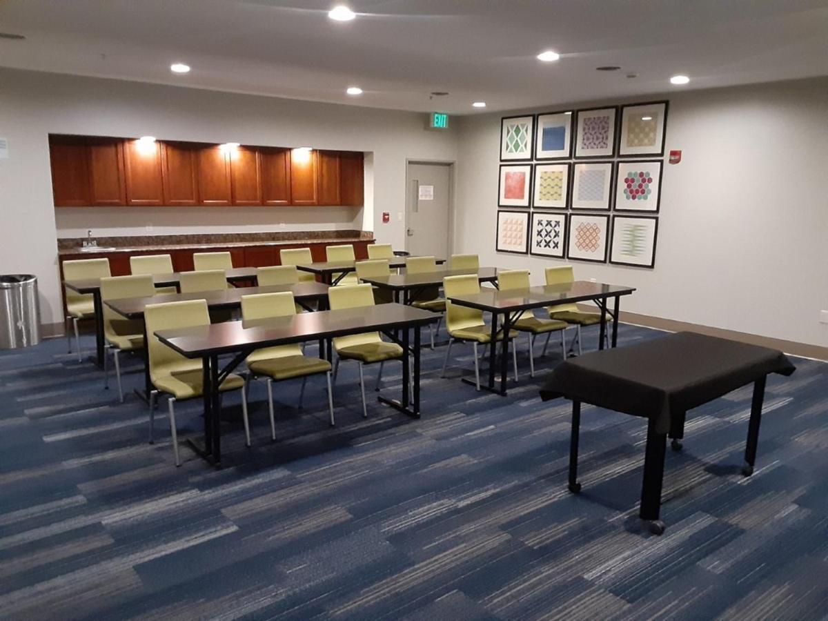 Holiday Inn Express Hotel And Suites Lincoln Airport By Ihg Kültér fotó