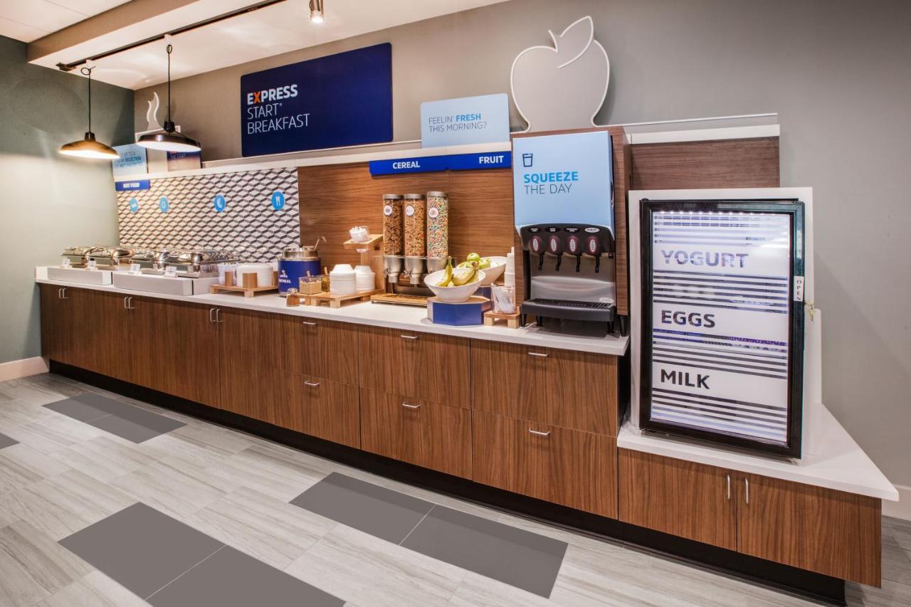 Holiday Inn Express Hotel And Suites Lincoln Airport By Ihg Kültér fotó