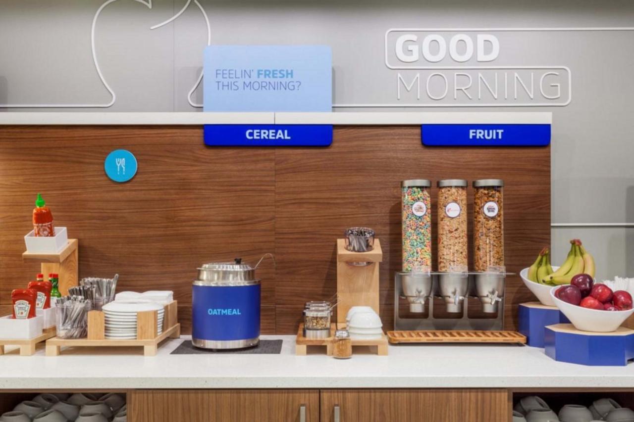 Holiday Inn Express Hotel And Suites Lincoln Airport By Ihg Kültér fotó