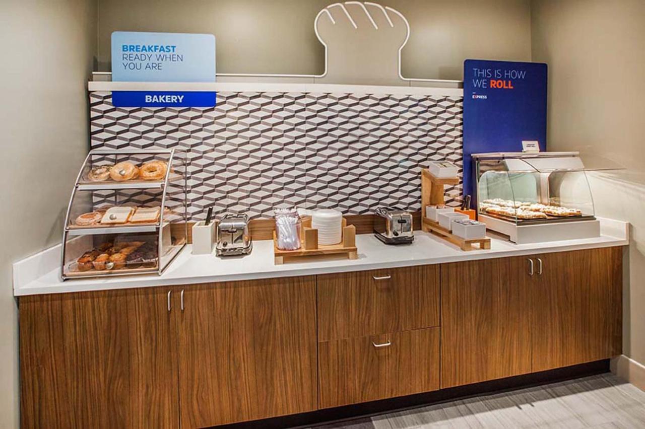 Holiday Inn Express Hotel And Suites Lincoln Airport By Ihg Kültér fotó